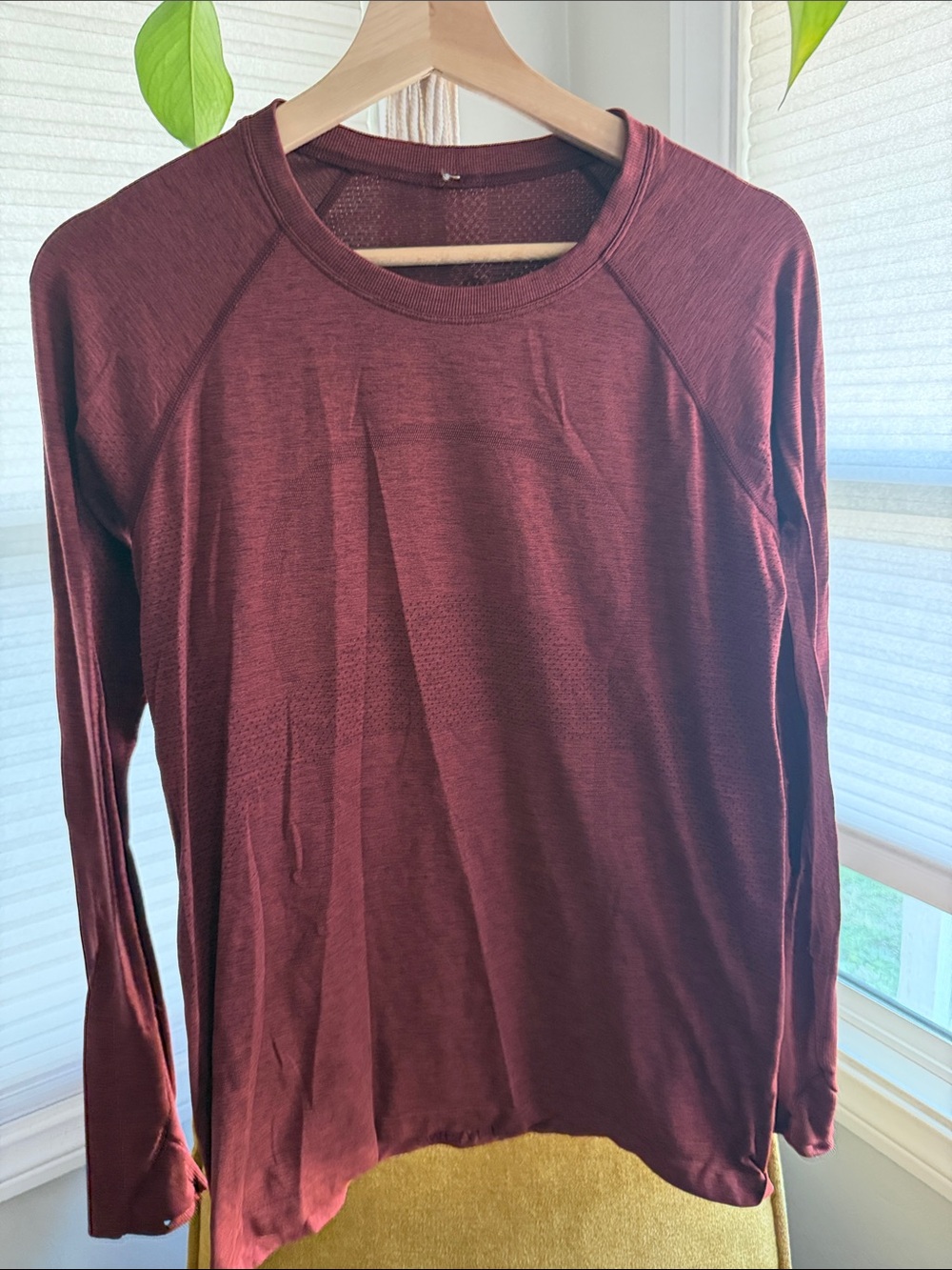 lululemon athletica women’s Maroon Long-Sleeve swiftly